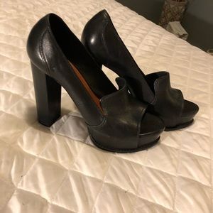 Elizabeth and James Heels- size US 8